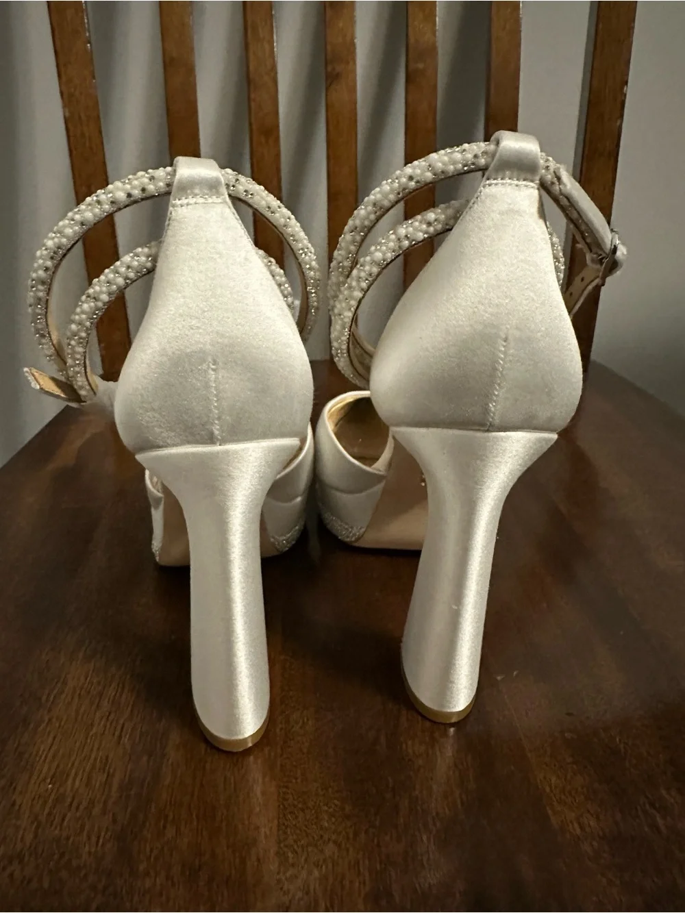 Badgley Mischka Collection Eliana Ankle Strap Platform Pointed Toe Pump New